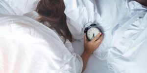 Pengertian Insomnia, Gejala, Penyebab & Mengobati